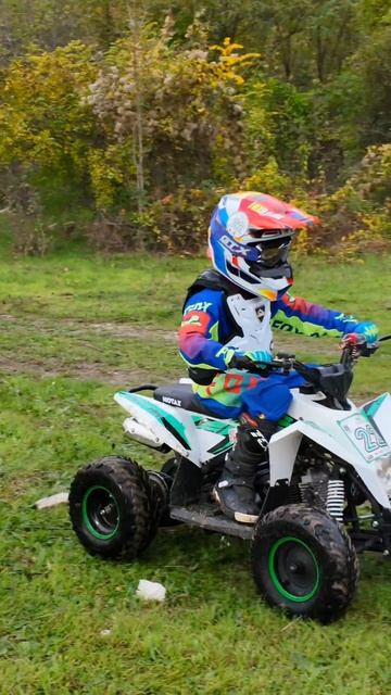 Дети на квадроциклах / Children on quad bikes