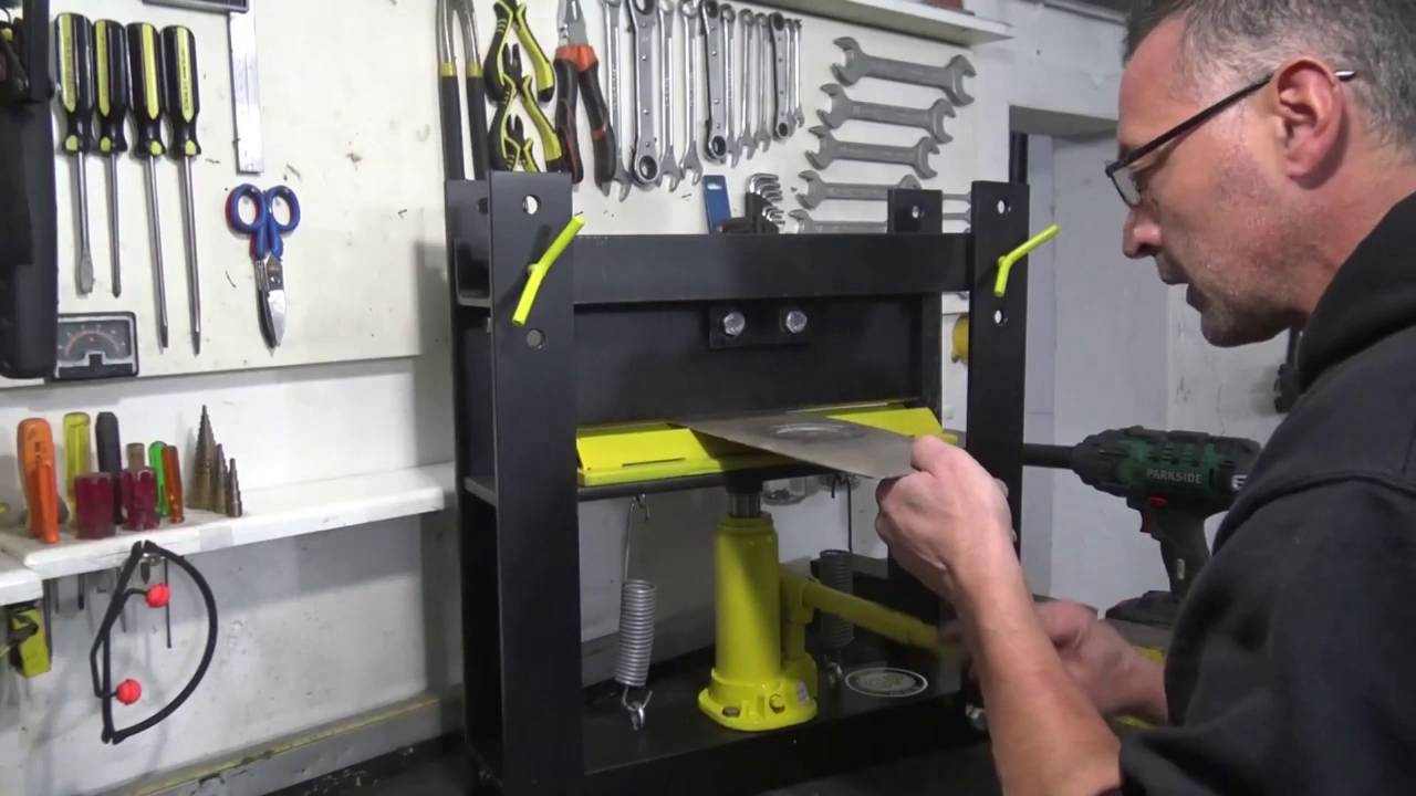 Четыре самодельных приспособления для гибки металла