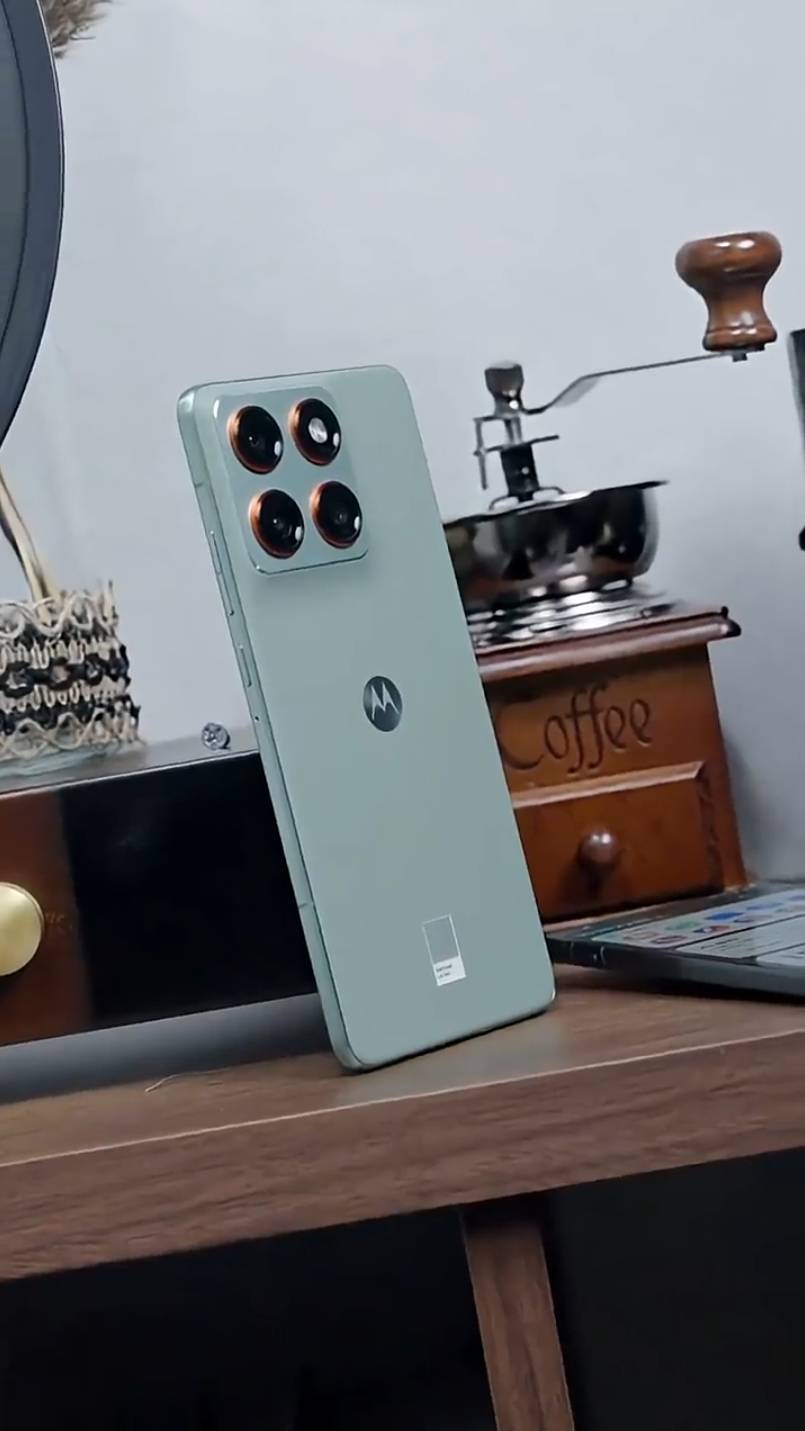 Motorola Moto X70 Air - Первое знакомство с Утонченным КРАСАВЦЕМ из поднебесной #shorts #MotoX70Air