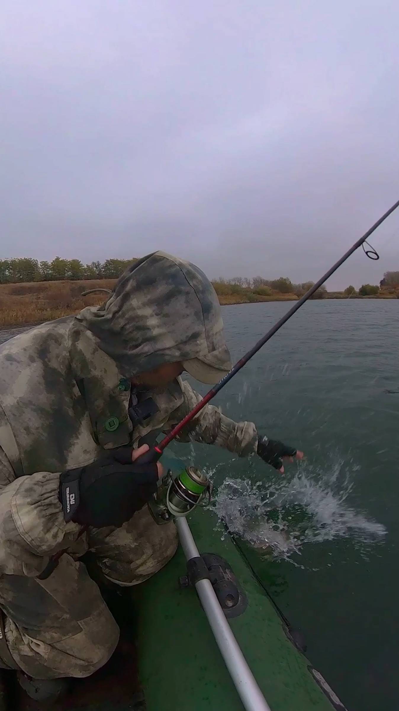 Она сдохла! Но потом… 😱😅 #shorts #щука #рыбалка