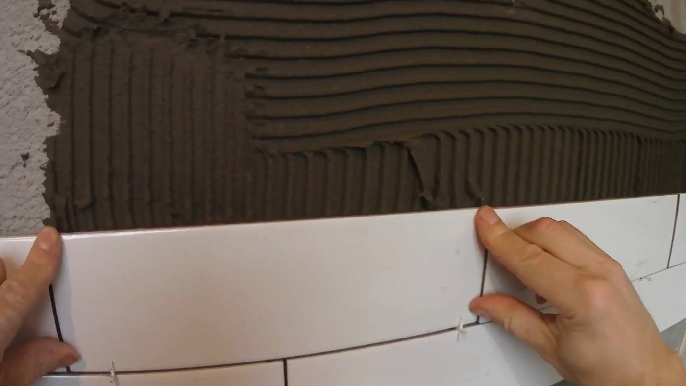 Облицовка стен кафелем. Плитка "Сокол". /Кухня. Ремонт хрущёвки своими руками.