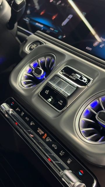 G63 AMG в цвете Olive Magno в нашем автосалоне! Подробнее о его комплектации в обзоре на канале