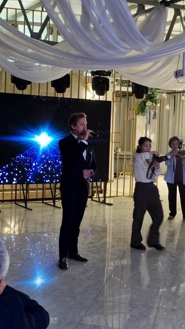 Леонид Анциферов поет "Серенаду трубадура" из репертуара Муслима Магомаева  01.11.2025 г.