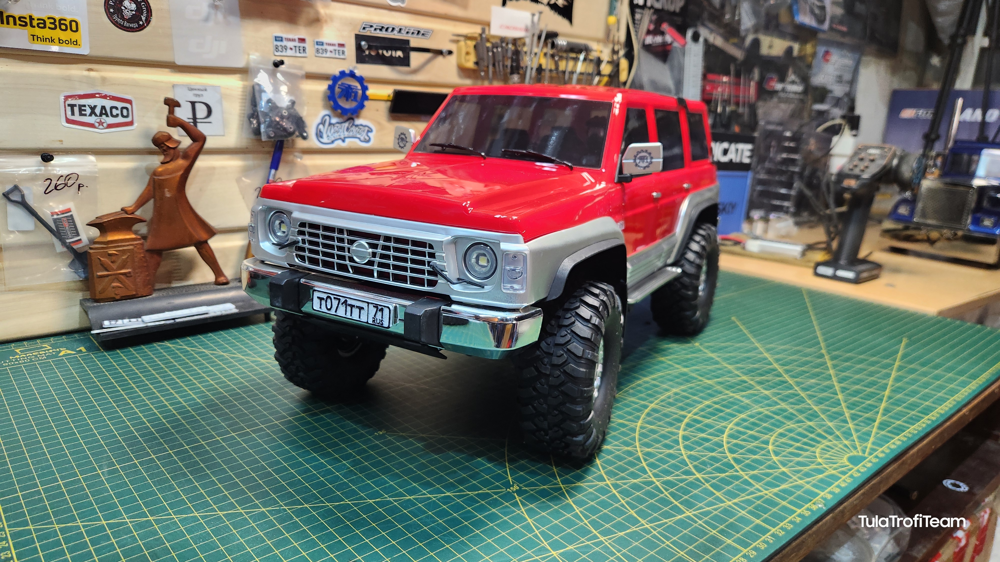 New Beluga 3.0 PINECONE SG-1007 NISSAN PATROL Y60 1:10