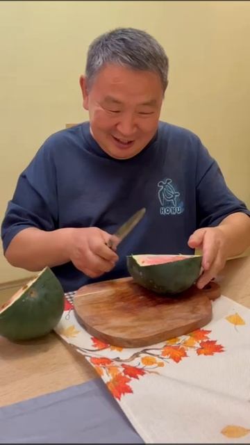 Пробую суровый якутский арбуз урожая 2025 года. 25 сентября. #арбуз #якутск #дача #огород