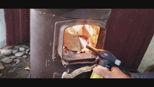 Печка 1958 года.Ночью было +2 градуса.Температура печи 110 градусов на дровах.Спать комфортно.