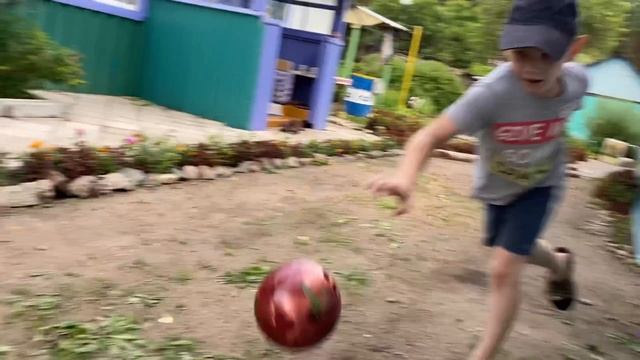 Игра в городки или боулинг по деревенски