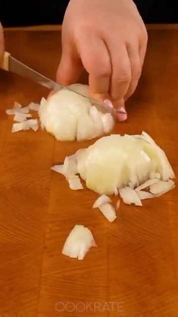 Сочные свиные отбивные с грибами и сыром в духовке