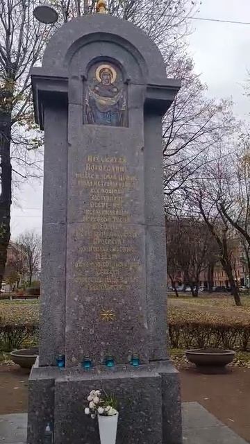 Памятный знак на месте Покровской церкви