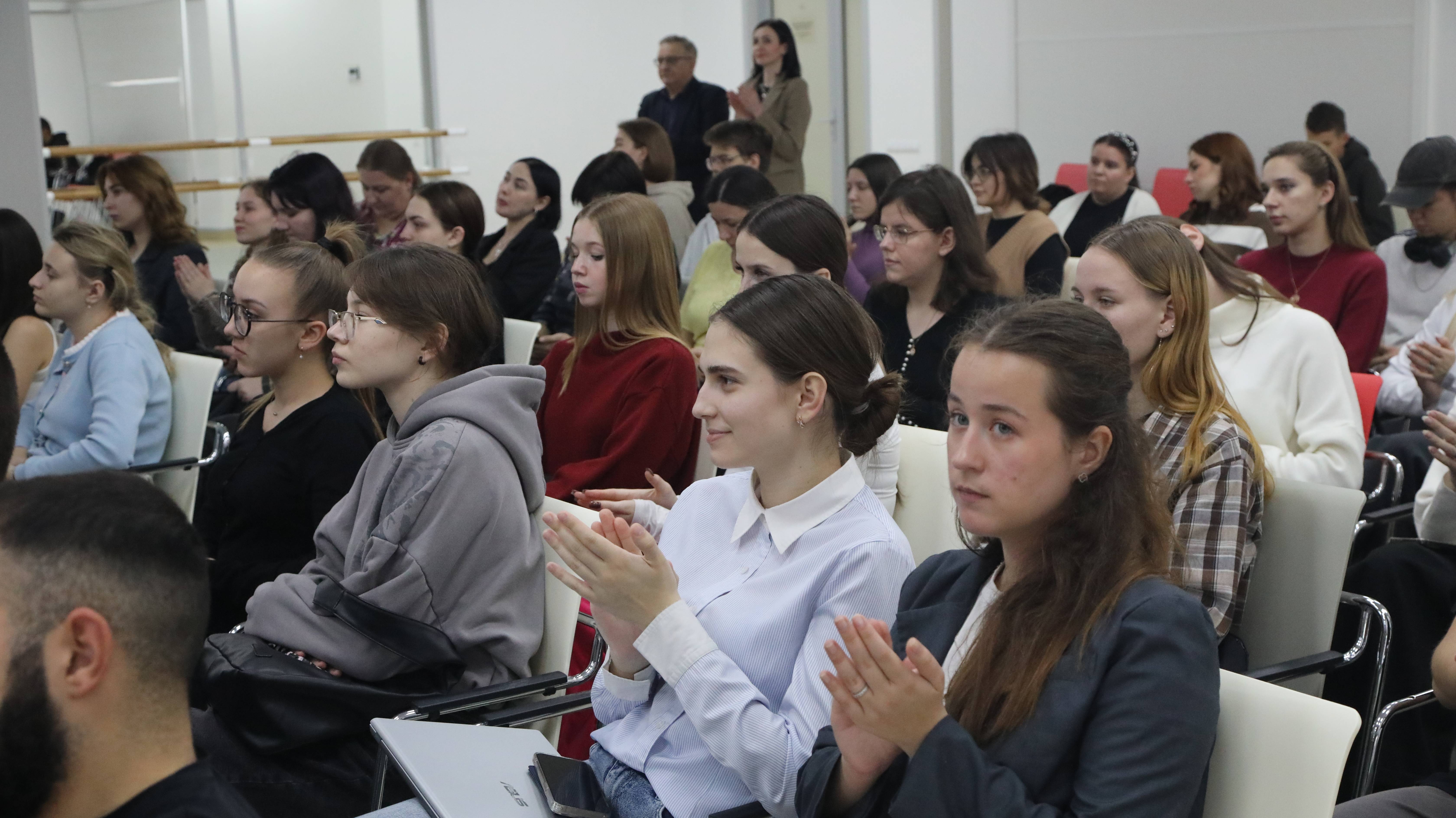 В НИУ «БелГУ» состоялось праздничное мероприятие ко Дню народного единства