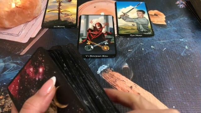 Что он чувствует к тебе 🌸😍😘 Расклад по вариантам