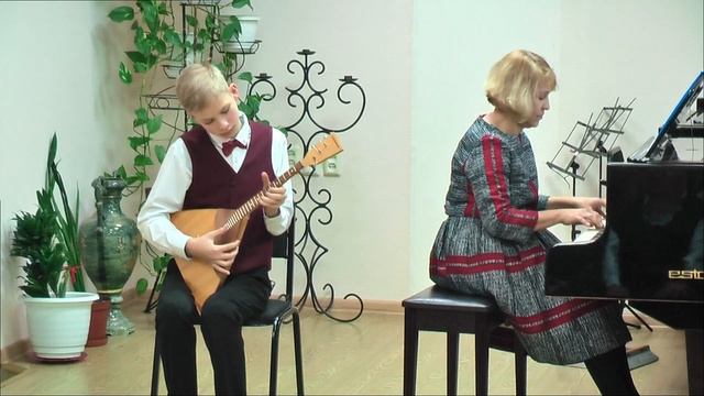 Александр Сараев - "Тамбурин" на балалайке | Русская классика в идеальном исполнении