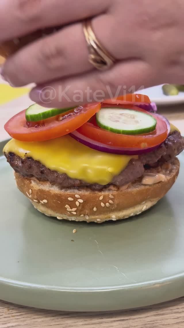 Вкусный домашний бургер. Справится даже ребенок! Просто и быстро!.