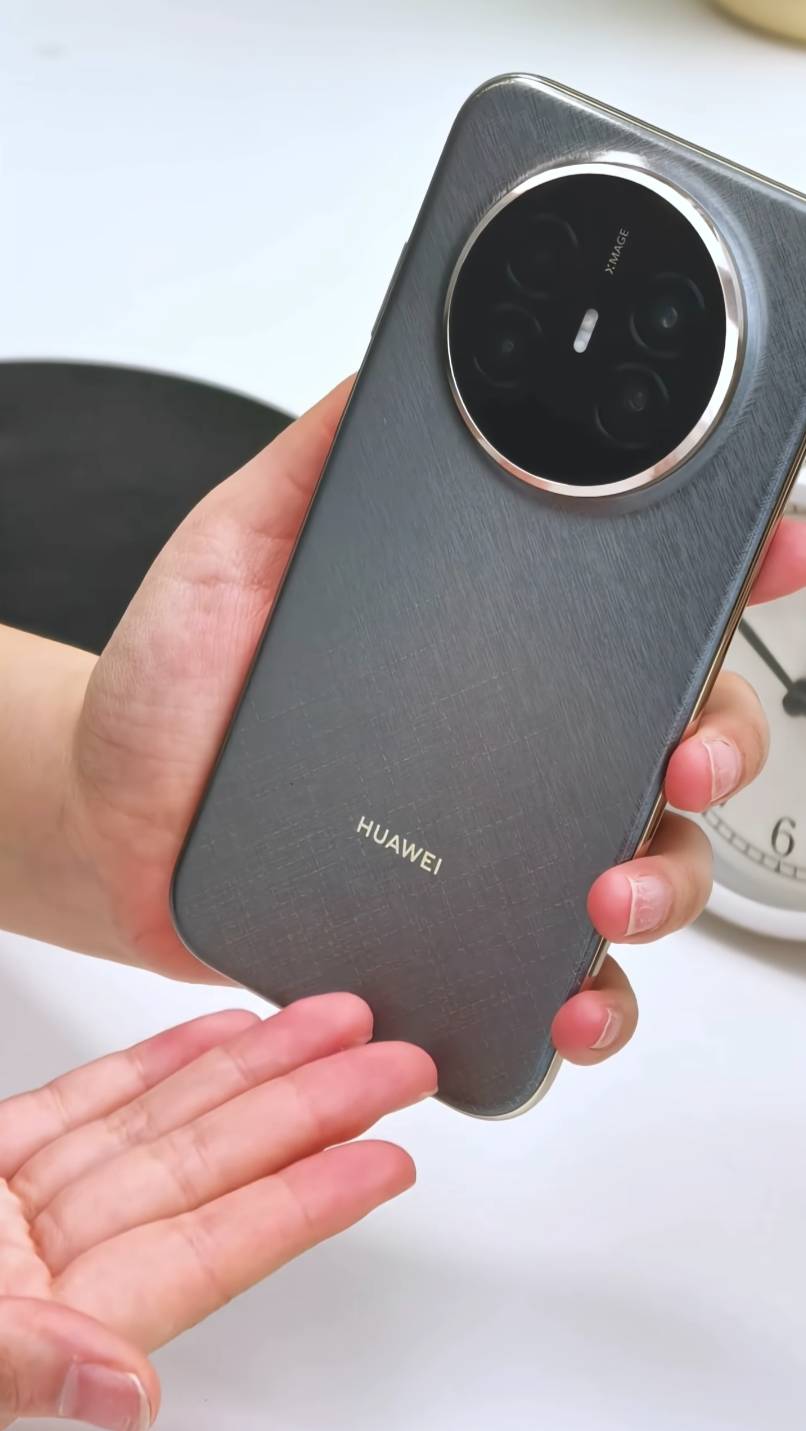 Huawei Mate 70 Air - Первое знакомство с изящным ТОПОМ из поднебесной 💎📸#shorts #HuaweiMate70Air