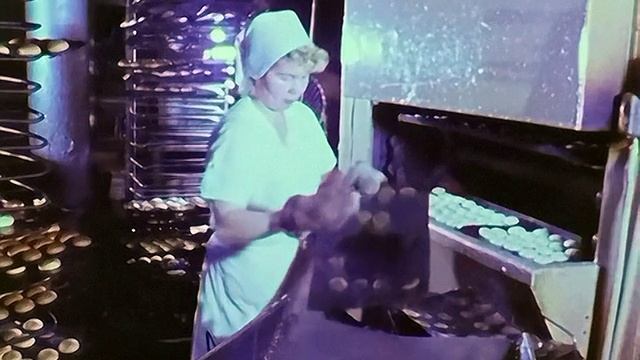 1986 год. Нижневартовск. Выпечка и напитки к 7 ноября