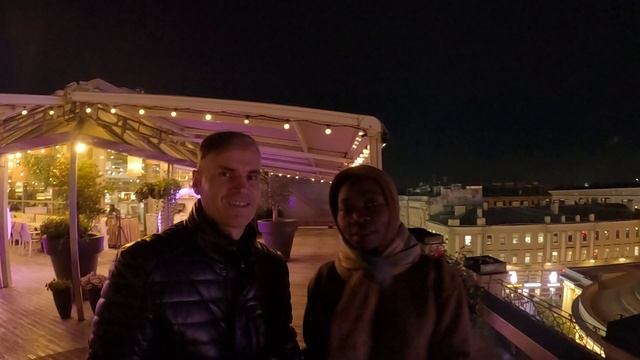 УВЛЕКАТЕЛЬНАЯ ВЕЧЕРНЯЯ ПРОГУЛКА ПО ЦЕНТРУ ГОРОДА ПЕТЕРБУРГА с АФРИКАНКОЙ