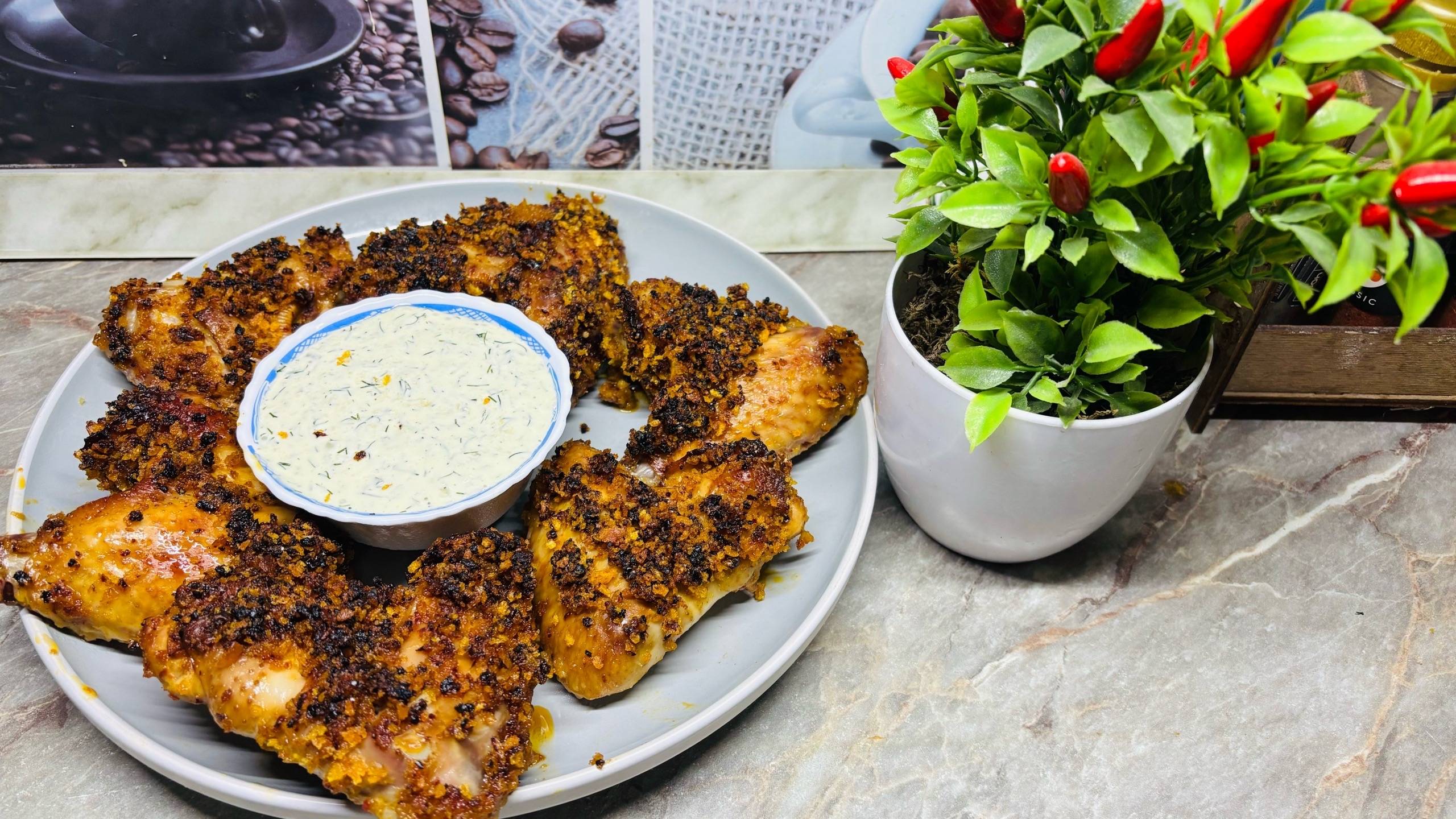 Нереально Вкусно!! Восхитительные КРЫЛЫШКИ Хрустящие снаружи и Сочные внутри! С ароматным Соусом!