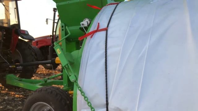 Трактора YTO на упаковке подсолнечника в рукава Harwell