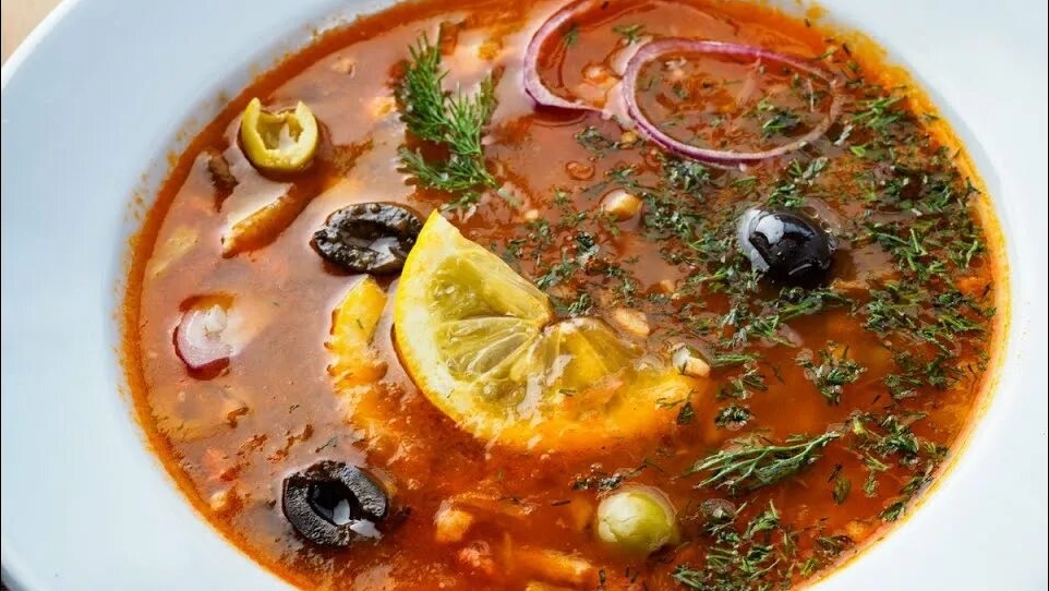 Рецепт вкусной СОЛЯНКИ...🍲🥒😋 ⤵️