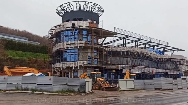 Долгострой ресторана на участке у Гребного канала строят // Слобода Печёры, д. 98 б // Ноябрь 2025