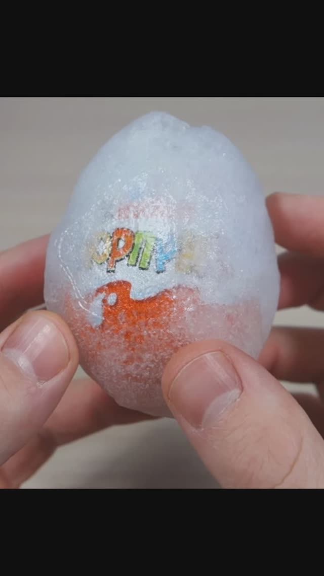 Киндер Сюрприз из снега. Фокус.