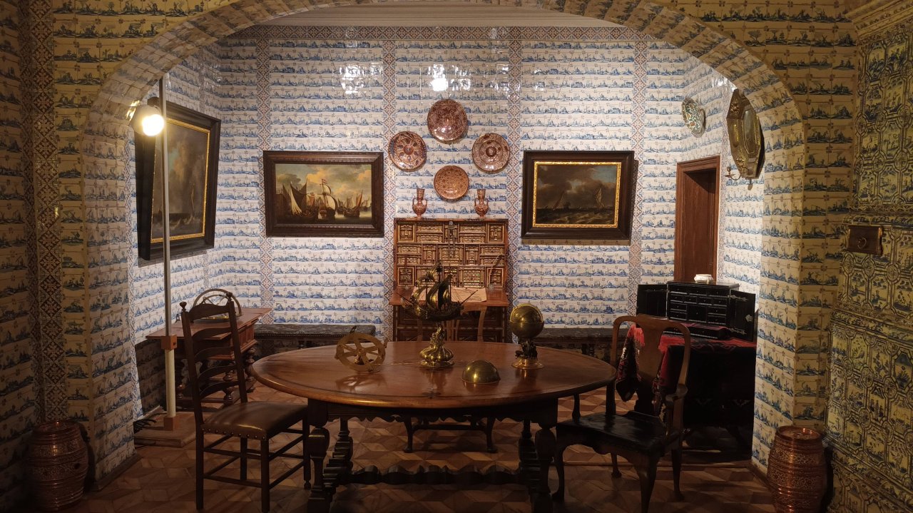 Во Дворце Меншикова...