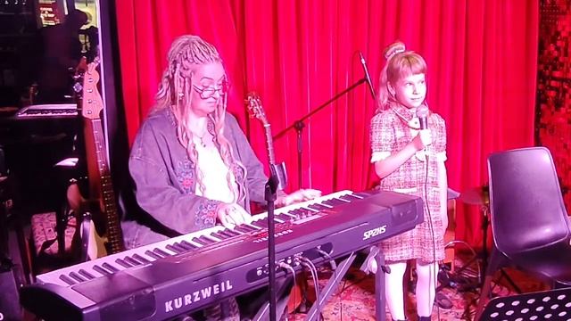 Кира Руденцова - Поцелуй столба ( авторская песня)