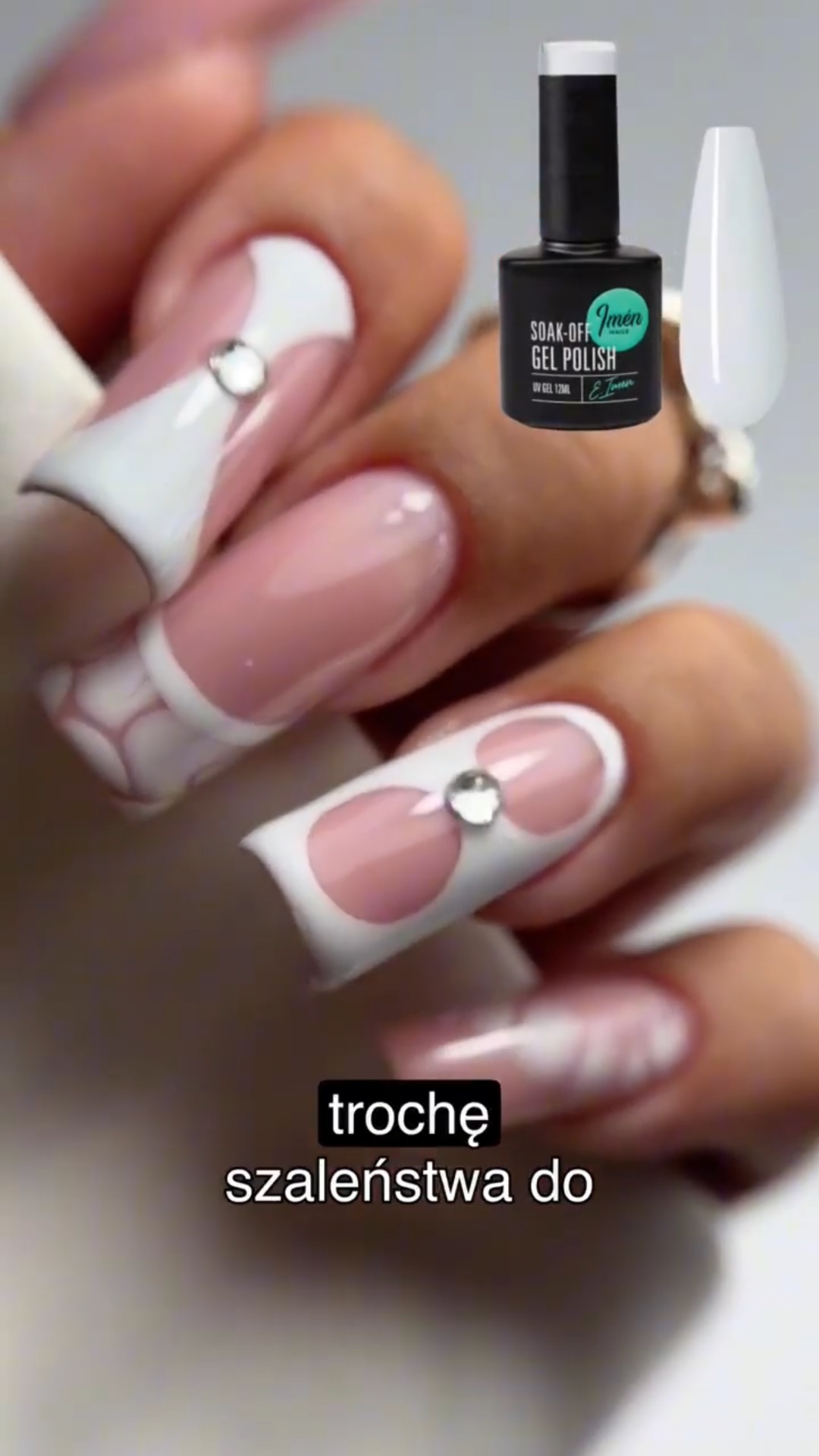 Френч, стразы и популярный сейчас эффект растекашек😍