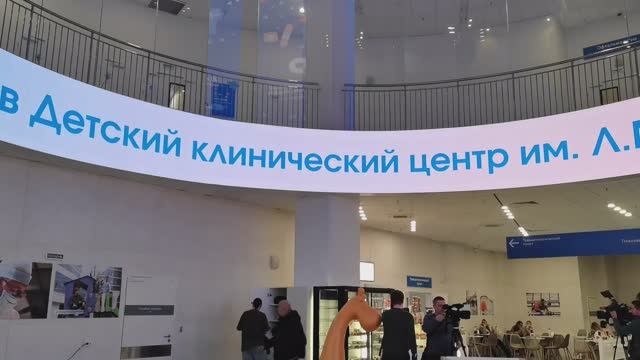 "Не удалось сохранить 4 пальца на правой кисти" - главврач ДКЦ имени Рошаля о состоянии мальчика