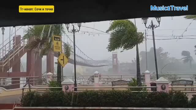 На Филиппинах бушует супертайфун "Фунг-Вонг". Эвакуировано около 1.5 миллиона человек!