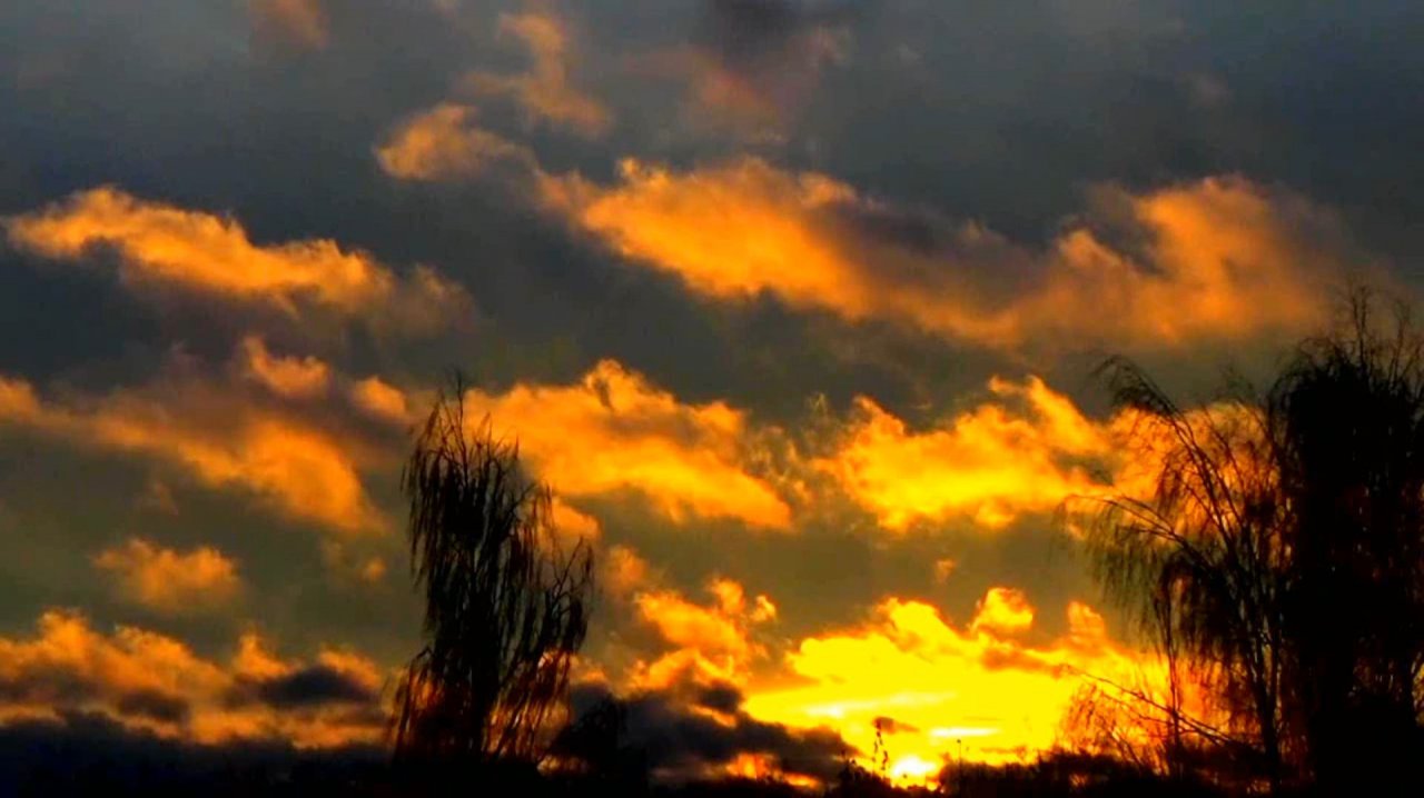 Красивое осеннее утреннее небо над городом Вязники 14.11.2025