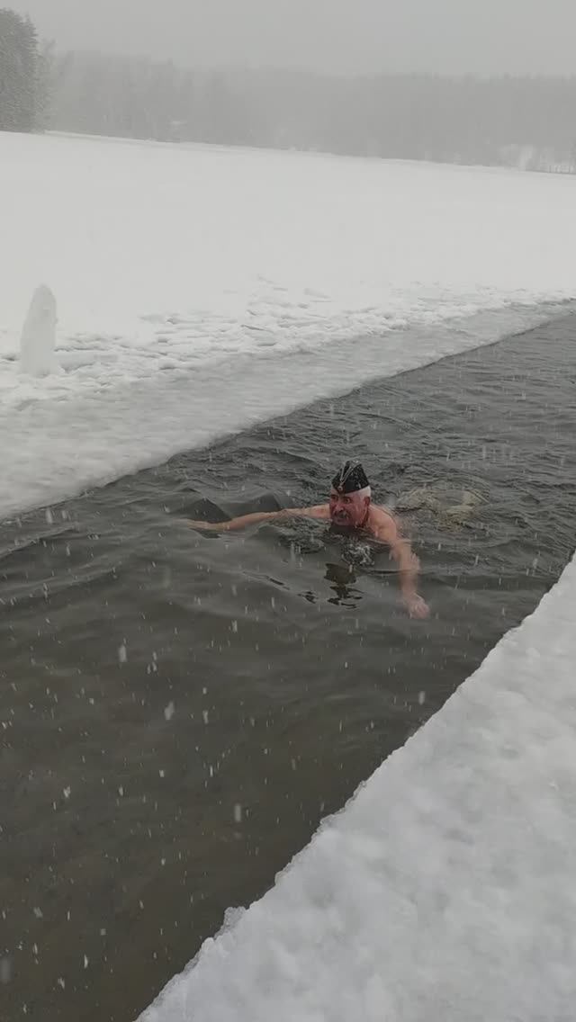 Командир советской подводной лодки - где-то в Тихом океане (шутка юмора)
