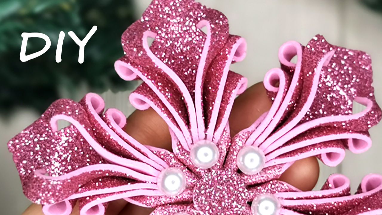 Ажурная снежинка из глиттерного фоамирана своими руками. Декор на Новый год