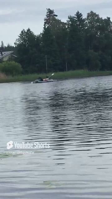 Ленобласть. Хвойное. 12.07.2024. Водный туризм. На байдарке против течения. Не один на реке мокну