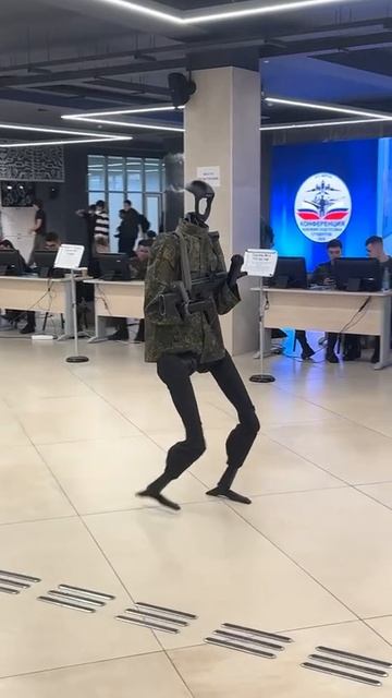 Один вопрос: почему без штанов, но в куртке❓🙄