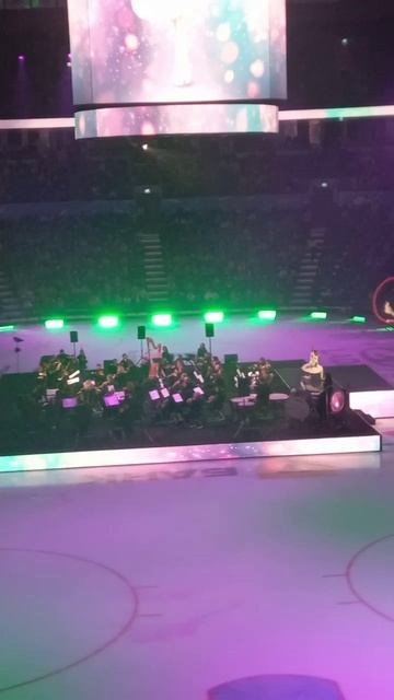 На канате, а внизу ЛЁД.