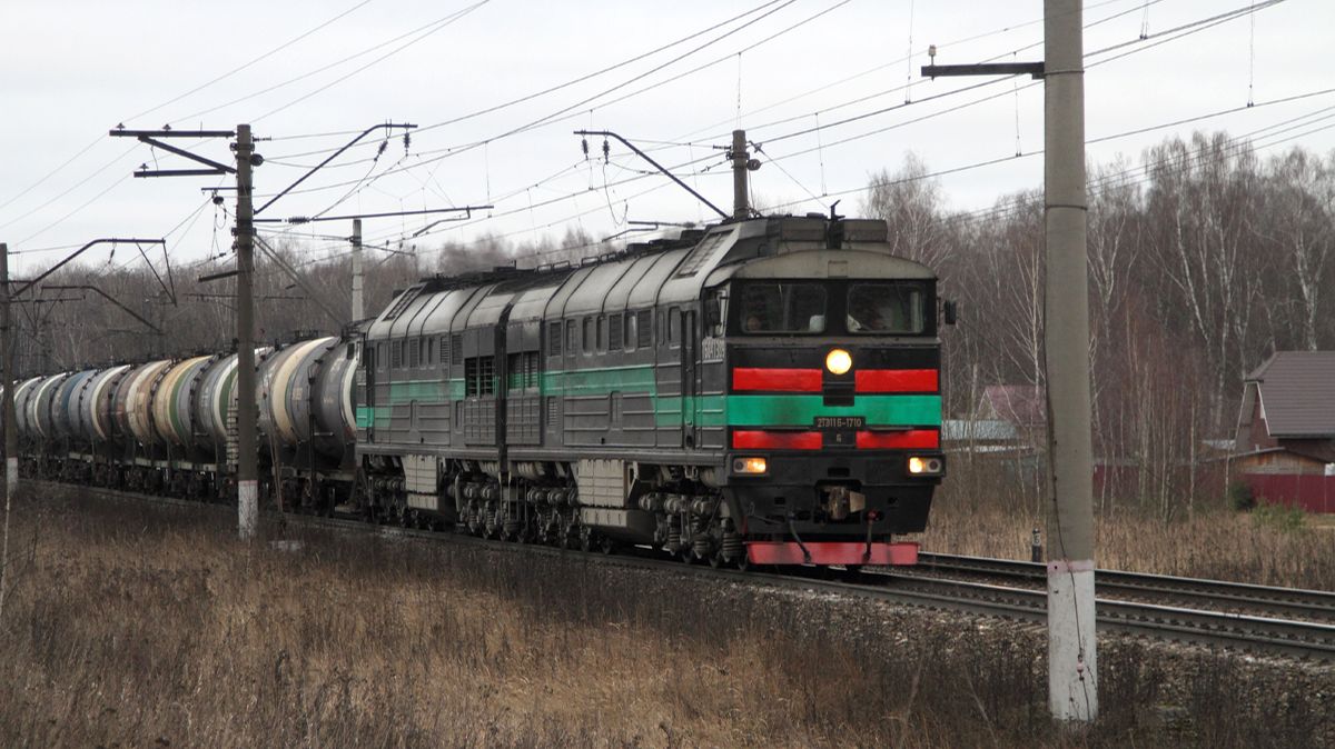 Последний выпущенный ВЛ11.8, последний оставшийся "лупоглазик", ВЛ10У с пассажирским и другие поезда