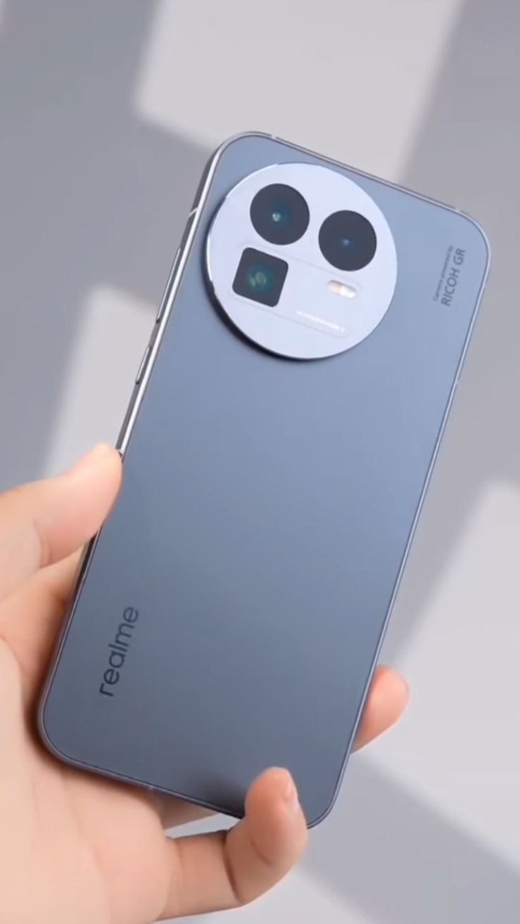 Realme Gt 8 - Первое знакомство с новым народным ТОПОМ из поднебесной 🚀 #shorts #RealmeGt8 #realme