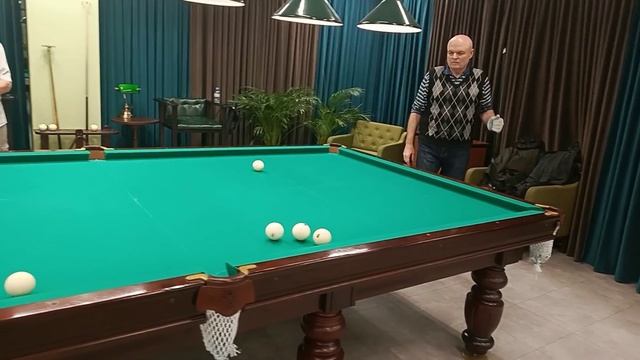 НА ЗЕЛЁНОМ ПОЛЕ БИТВЫ...