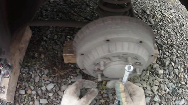 Замена тормозного тросика (ООО Шанс Д). /Ремонт Нивы 21213.