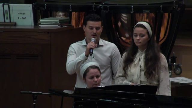 Венец златой, венец лавровый..