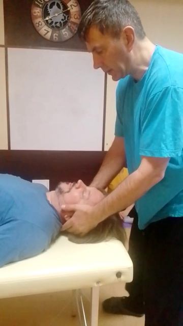 Удобная позиция для массажа шеи