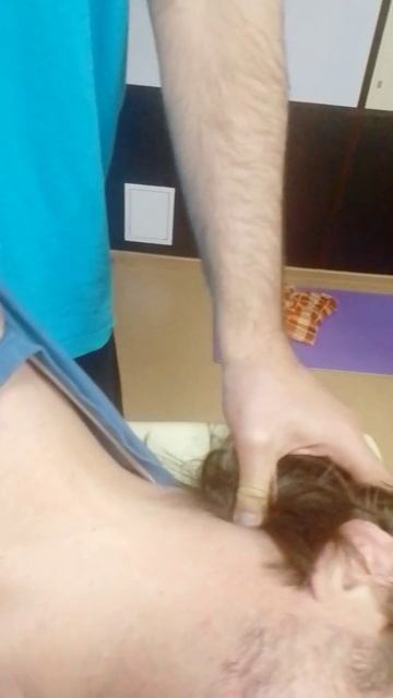 Массаж шейно-воротниковой зоны в положении на боку