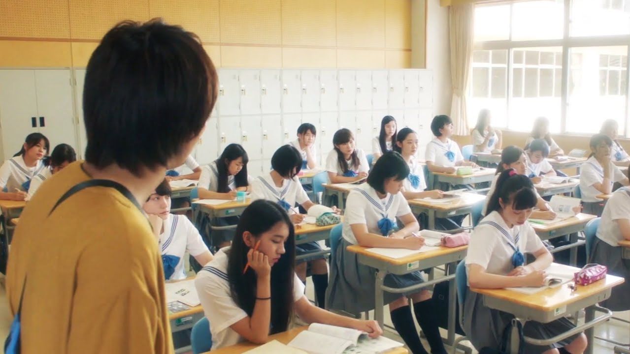 Каждый день РОВНО в 12:15 мир ЗАМИРАЕТ на час, КРОМЕ этого ПАРНЯ! | КРАТКИЙ ПЕРЕСКАЗ ФИЛЬМА