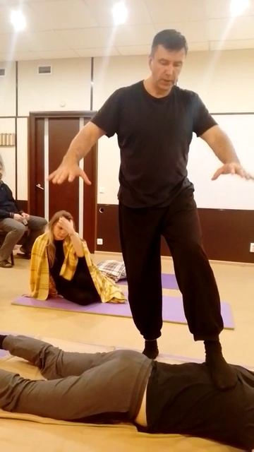 расслабление поясницы через массаж грудной клетки