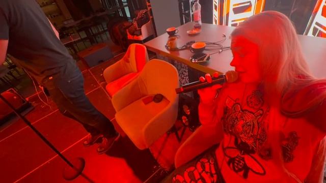 Марина Дрождина на гастролях группы Hi-Fi Vlog из Астаны