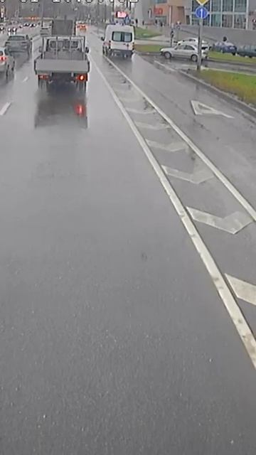 Мерседес подлез справа #дтп #подборкадтп #гибдд #авария #дорога #бдд #происшествие