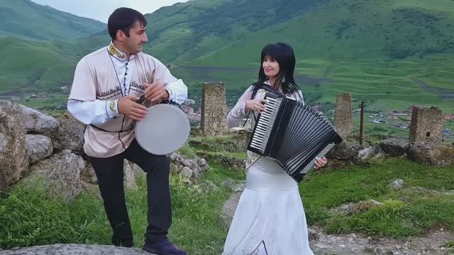 Алан Цидаев & Рима Царикаева - Хохойти муккаги зар | Поют Осетины