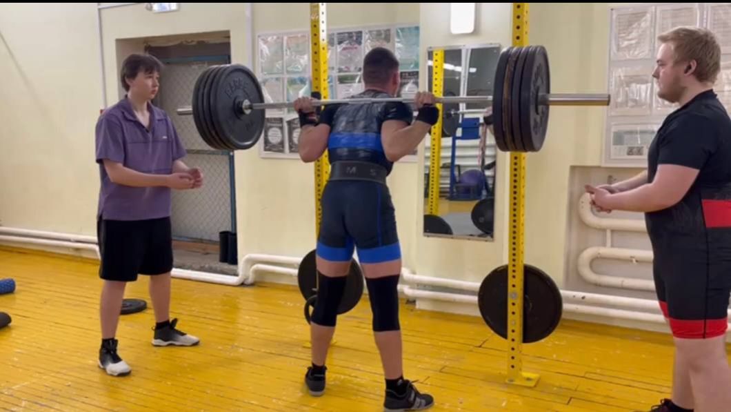 Соточка близка. Присед 180 кг.