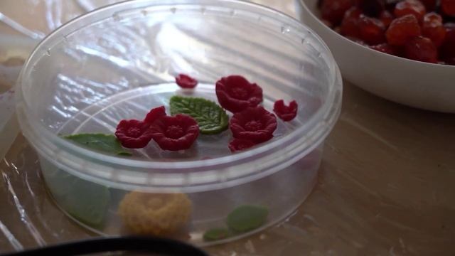 Шоколатье с синдромом Дауна: как Лера из Хабаровска создаёт своё сладкое дело / Сильные люди